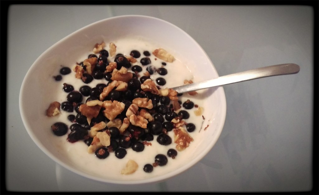 150727 bananenjoghurt mit johannisbeeren