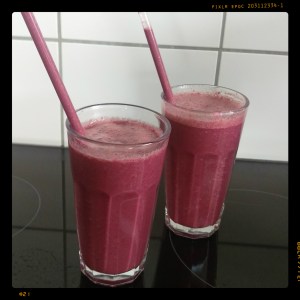 151003 rote beete smoothie m mandeln II