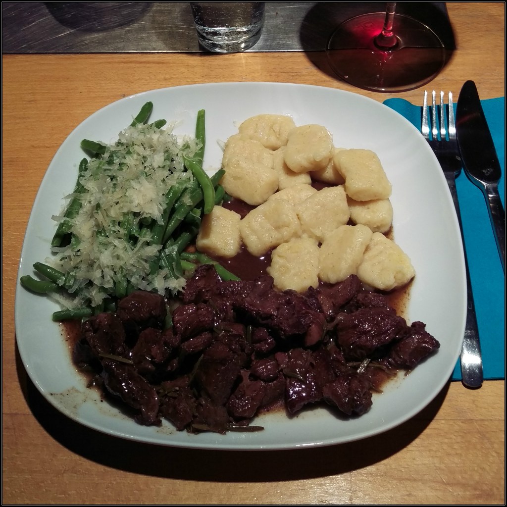 160401 wildschweingulasch m gnocchi
