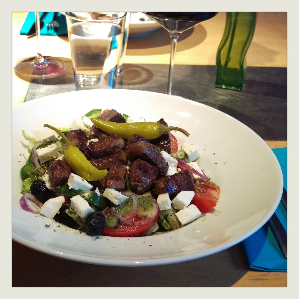 160721 griech salat m rinderstreifen