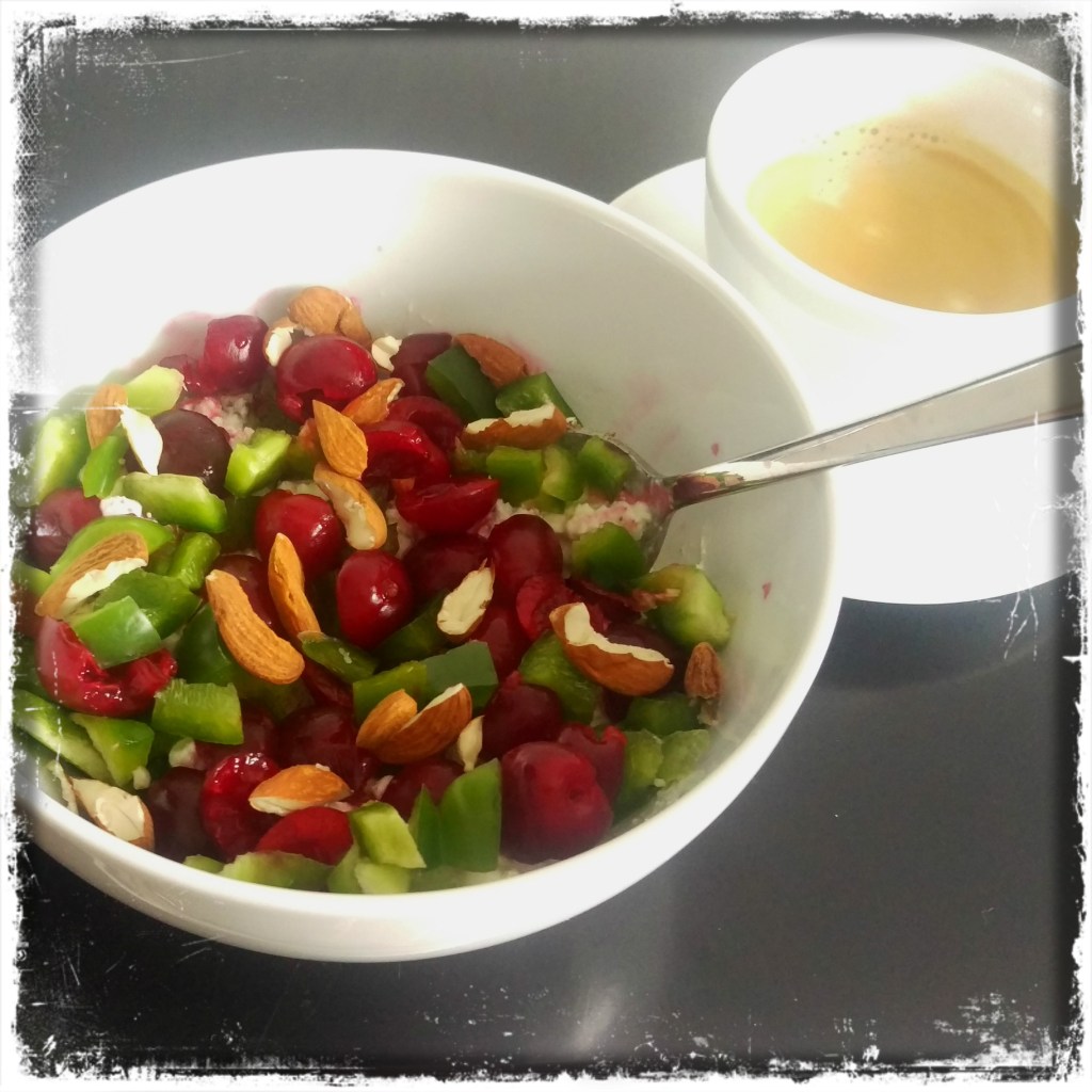 160805 hüttenkäse sauerkirschen paprika