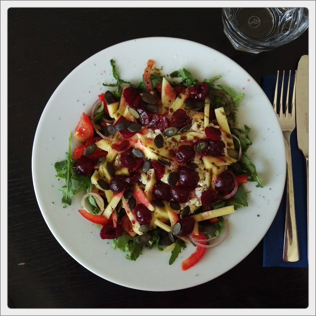 160830 rucolasalat m mango kirschen hüttenkäse