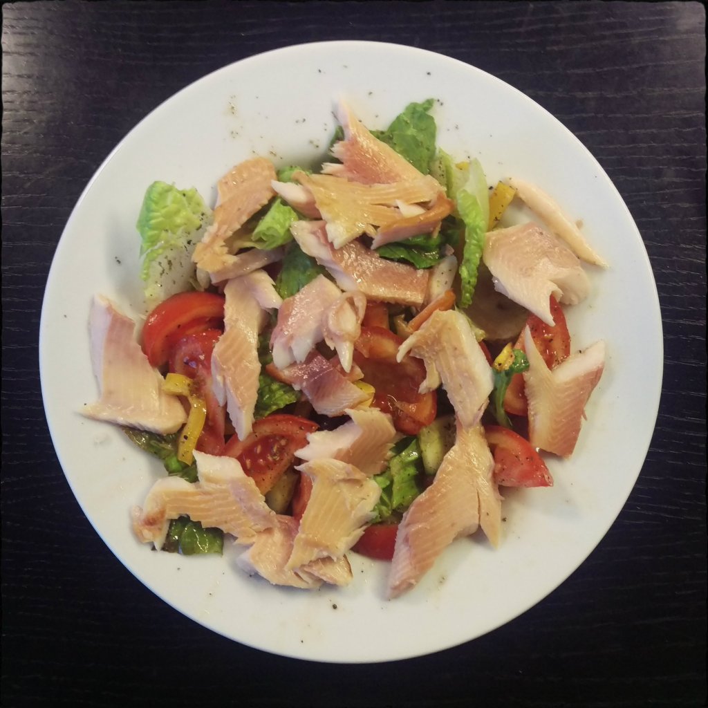161213-salat-m-forellenfilet