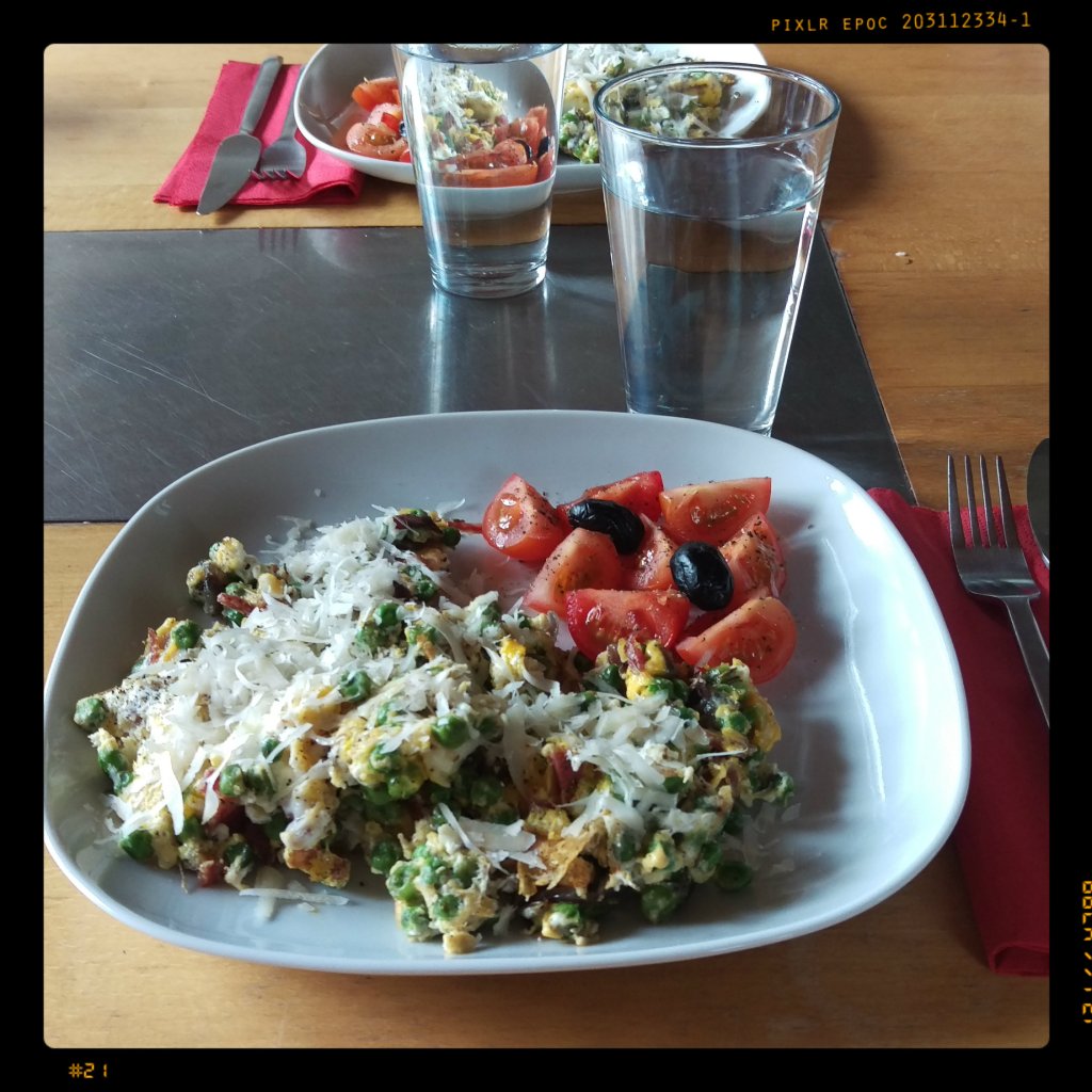 170206-ruehrei-erbsen-salami