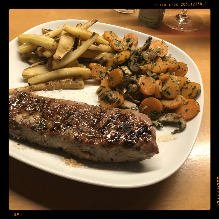 Lammfilet mit Röstpastinaken und Champignon-Möhren-Gemüse – Schlemm ...